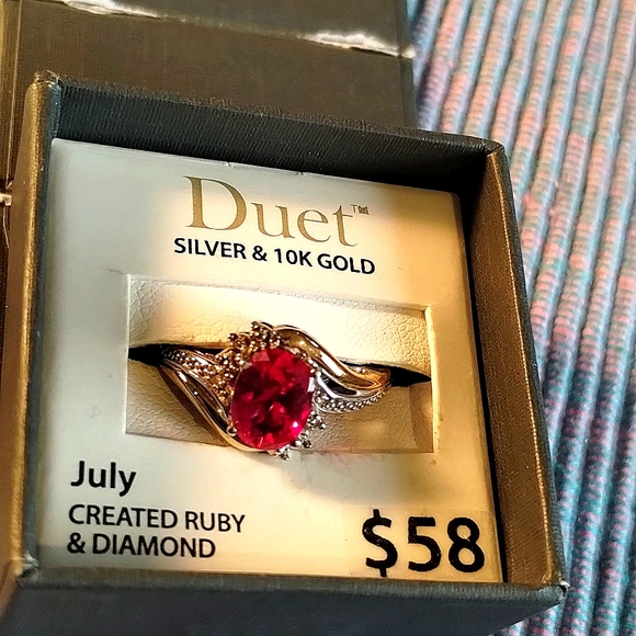 Size 8 signed 925 10k RL created gourgous ruby and diamond ring - Picture 1 of 6